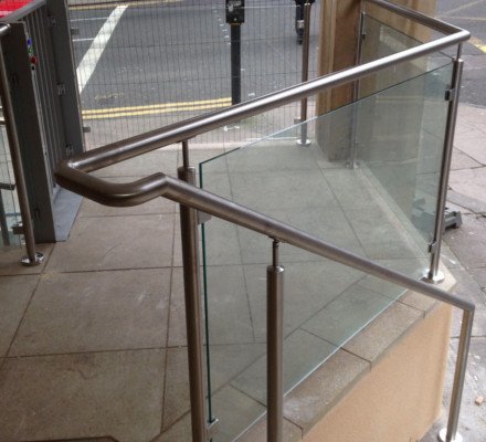 Stainless steel banister with glass balustrade