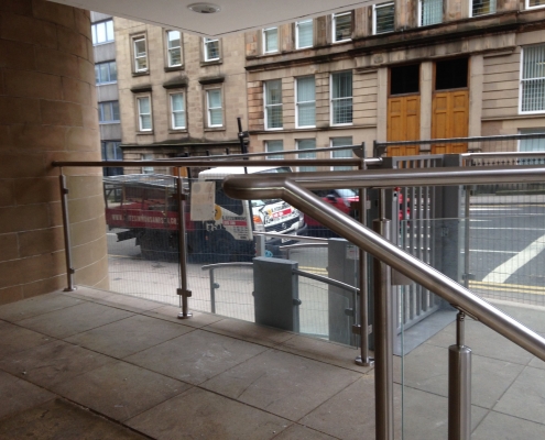 Exterior stainless steel banister with glass balustrade